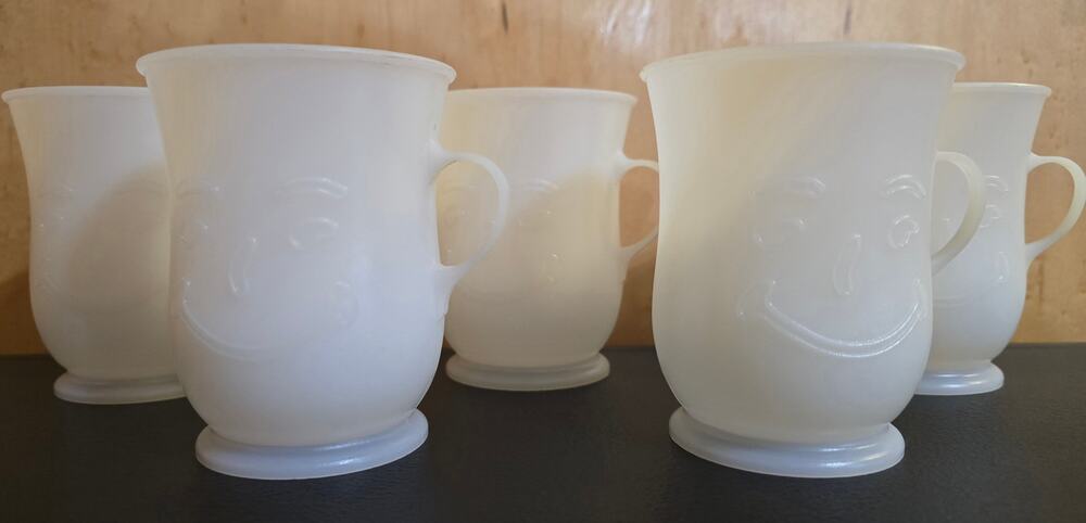 Vintage KOOL-AID man Plastic White Cups (Set of 5)